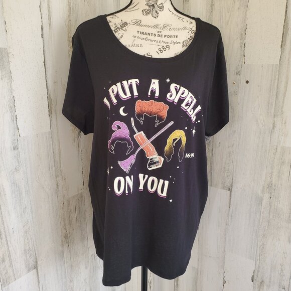 *SOLD* NWT DISNEY HOCUS POCUS "I PUT A SPELL ON YOU" GRAPHIC T-SHIRT - Picture 1 of 5